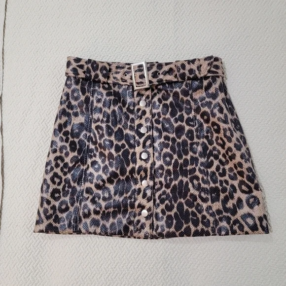 Know One Cares Leopard Print Mini Skirt Size Small - Picture 10 of 17